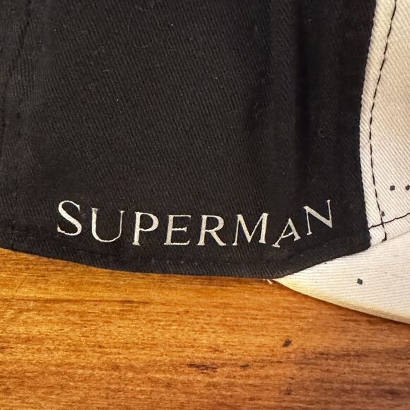 DC Comics Superman Snapback Cap White Black Spatter Vinyl Man of Steel NWOT O/S - Picture 5 of 9